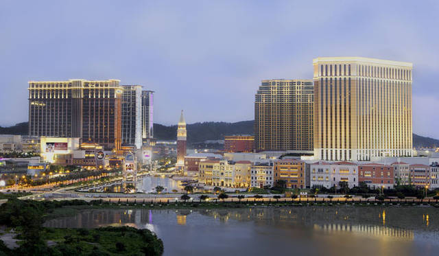 <strong>カジノ・リゾート「サンズ・マカオ」10周年</strong>　サンズ・チャイナの施設全体で、約9000の客室やスイートルーム、14万平方メートルの会議とコンベンションスペース、100軒以上の飲食店、約600店のラグジュアリーブランドと人気ショップに、9万6000平方メートルのゲームスペースを有している