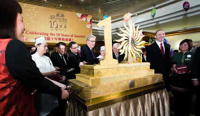 <strong>カジノ・リゾート「サンズ・マカオ」10周年</strong>　サンズ・マカオは、マカオ初となるゲーム複合施設＝統合型リゾート（Integrated Resort）の先駆けで、マカオの急速な経済成長のベンチマークを築いてきた