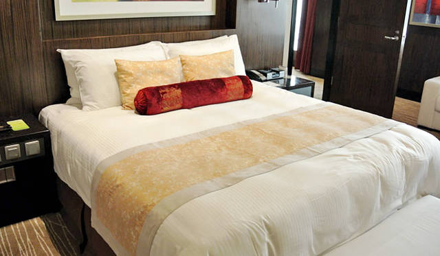 13 <strong>カジノ・リゾート「サンズ・マカオ」10周年</strong> 「サンズ・マカオ ホテル(澳門金沙酒店)」エグゼクティブスイートは120平方メートルあり、リビング、ダイニング、寝室が独立