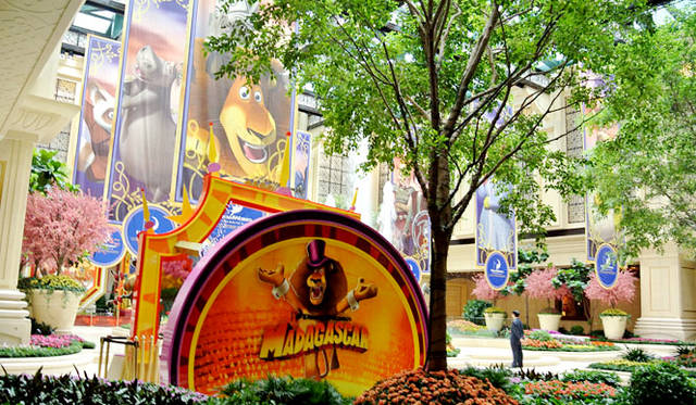 33 <strong>カジノ・リゾート「サンズ・マカオ」10周年</strong> 「サンズ・コタイ・セントラル(金沙城中心)」のホリデーイン1階のドリームワークスの展示