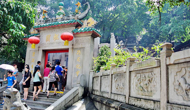 37 <strong>マカオ</strong> 1488年に建立され“マカオ”という地名の由来ともなった「媽閣廟(マーガオミュウ)」。「媽閣(マーガオ)」からマカオになったという