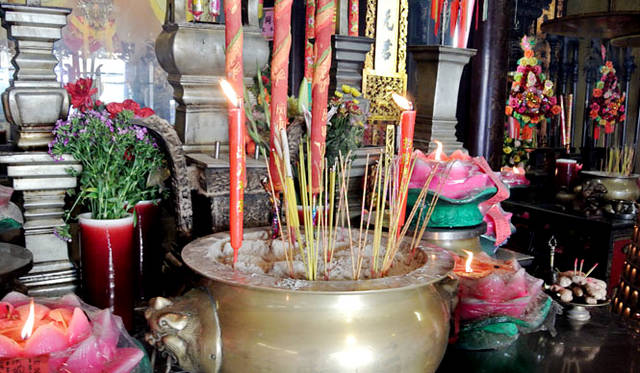 41 <strong>マカオ</strong> 4つある廟のうち3つは海の守り神、阿媽(アマ)が祀られている