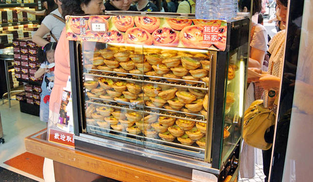 49 <strong>マカオ</strong> マカオの人気デザートは、なんといってもほのかにあたたかいエッグタルト