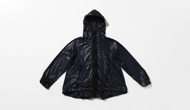 <strong>Le Bon Marche Rive Gauche｜ル・ボン・マルシェ・リヴ・ゴーシュ、日本を特集した企画展開催</strong><br />sacai カプセルコレクション パーカー　260ユーロ