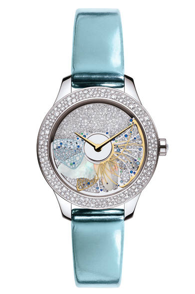 <strong>ディオール ユィット グランバル ピース ユニーク </strong><br /><br />ケース径｜36mm<br />ムーブメント｜自動巻き“Dior Inverse”<br />素材｜WG×Dia、オパール、MOP<br />ブレスレット｜メタリックレザー<br />価格｜2090万円（税抜）<br />