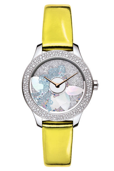 <strong>ディオール ユィット グランバル ピース ユニーク </strong><br /><br />ケース径｜36mm<br />ムーブメント｜自動巻き“Dior Inverse”<br />素材｜WG×Dia、ブルーサファイア、MOP<br />ブレスレット｜メタリックレザー<br />価格｜1950万円（税抜）<br />