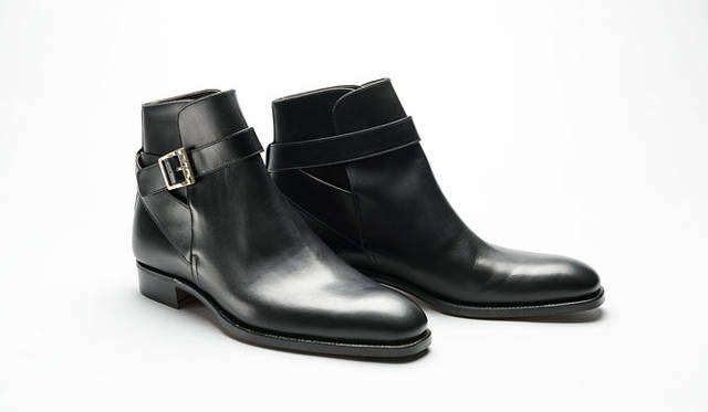 <strong>「Otsuka since 1872（オーツカ シンス 1872）」</strong>　日本を代表する大塚製靴と、シルバーブランド「インデアン・クラフト」が協業。バックルの素材はシルバー925で、レザーとともにバックルのエイジングも楽しめる。あえてスナップにしていることから脱ぎ履きしやすいのも魅力だ。伊勢丹と大塚製靴によるあたらしいラストを使用しているオンリーMIモデル。7万2360円　※9月上旬販売予定