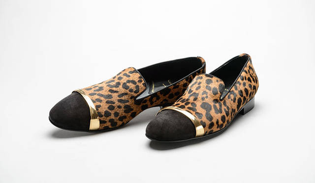 <strong>「LOUIS LEEMAN（ルイリーマン）」</strong>　近年人気急上昇中のルイリーマンから、メタルとレオパード柄がコンビネーションの進化した一足が登場。12万4200円