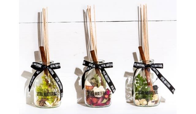 リードディフューザー（ネロリ、ベルガモット、ダマスクローズ）400mL　8100円