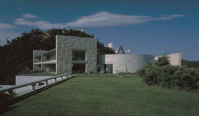 <strong>ART FILE 31｜「Le Japon Rive Gauche展」 －ベネッセ・アートサイト直島と建築家 安藤忠雄－</strong>　ベネッセハウス　写真：山本糾