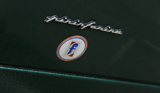 ピニンファリーナのロゴがしらわれる