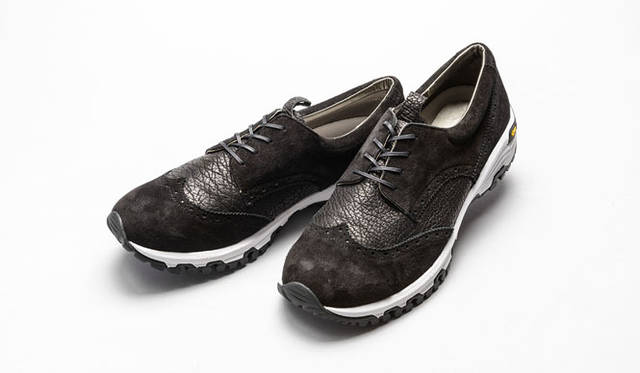 <strong>H?Katsukawa From Tokyo｜エイチカツカワ</strong>　2014-15年秋冬コレクション　「THE SHOE OF LIFE BY H?KATSUKAWA スニーカー」黒（サメ革と山羊革とのコンビ）3万9960円　※赤とネイビー（山羊革）2万8080円もあり
