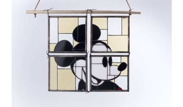 <strong>Ron Herman｜日本上陸5周年、アニバーサリーアイテムが限定登場</strong><br />Colin adrian glass　MICKEY（16.5×16.5inch） 45万円（税抜） © Disney