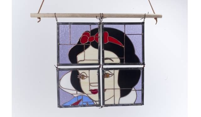 <strong>Ron Herman｜日本上陸5周年、アニバーサリーアイテムが限定登場</strong><br />Colin adrian glass　SNOW WHITE（14.5×14.5inch） 37万円（税抜） © Disney