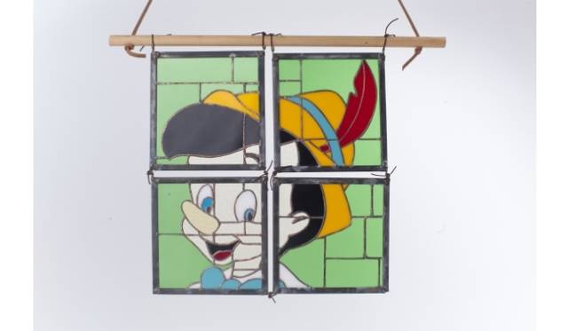 <strong>Ron Herman｜日本上陸5周年、アニバーサリーアイテムが限定登場</strong><br />Colin adrian glass　PINOCCHIO（15×15inch）  37万円（税抜） © Disney