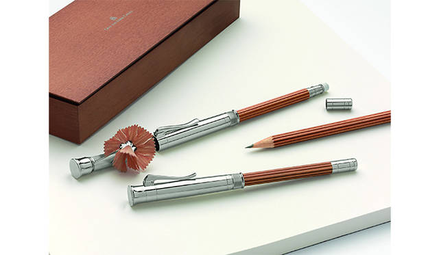 最高級モデルである伯爵コレクション「パーフェクトペンシル」