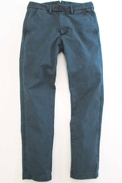 <strong>R名古屋髙島屋でポップアップショップ開催</strong><br />ツートン染めをほどこし、より深みのある色味に仕上げたヴィンテージ風パンツ。ヴィンテージコットンパンツ2万4840円