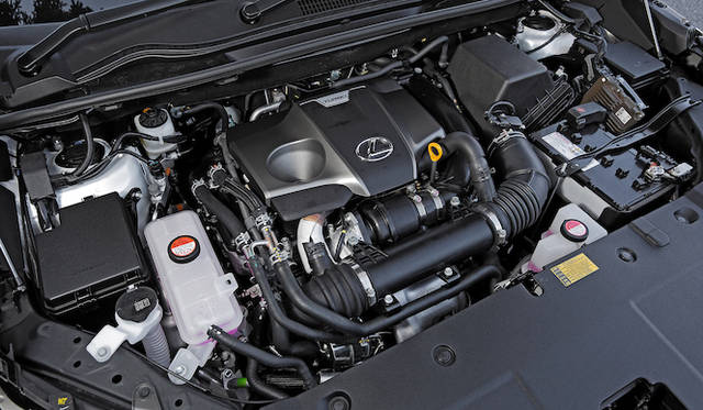 レクサス初のターボ付きとなる2リッター直噴4気筒エンジン