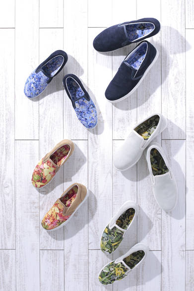 Plantica（プランティカ）×Terrem（テレム）コラボレーションアイテム<br />限定アイテムは、スリッポンのみならず、Tシャツやキャップなども展開。<br />また、4月18日（金）～4月30日（水）までの期間、Planticaのデコレーションに彩られる店頭も要チェックだ<br />MENS｜（写真上から時計回り）スウェードスリッポン1万7000円［ジャーナル スタンダード限定］<br />WOMENS｜フラワープリントスリッポン1万7000円［ジャーナル スタンダード限定］（ともにTerrem）<br />※税抜き価格