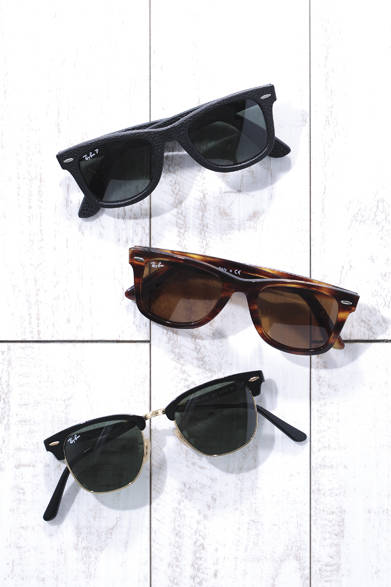 MENS｜レザーフレームの使用など、定番のサングラスも進化をつづけている。（写真上から）「WAYFARER」3万9000円、「WAYFARER」2万2000円、「FOLDING CLUBMASTER」2万6000円（すべてレイバン）<br />※すべて税抜き価格