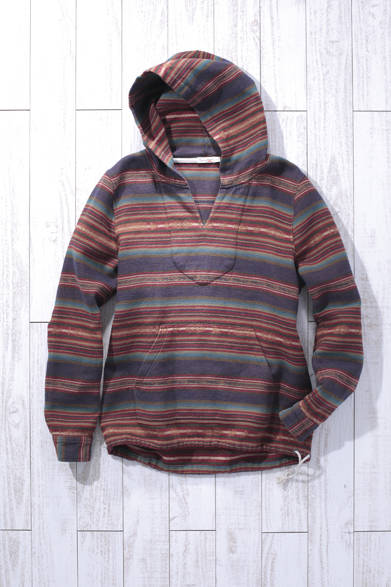 WOMENS｜コットンリネンのしっかりとした生地感と、肌触りのよい着ごこちは、シティユースにもおすすめ<br />プルオーバーポンチョ 5万4000円（FAHERTY BRAND）<br />※税抜き価格