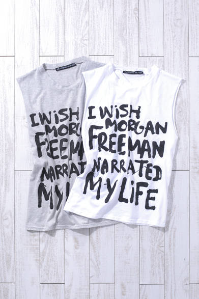 WOMENS｜「モーガン・フリーマンに私の人生を語ってほしい」というユニークなメッセージの入ったロゴ入りデザインが、フランスブランドらしいエスプリを感じさせる。ノースリーブTシャツ各1万円（Les Prairies De Paris）<br />※税抜き価格