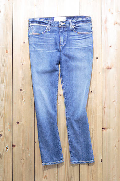 WOMENS｜セルビッチの付いたポケットがアクセントになったクロップ丈のスキニーデニム。 ヒゲやアタリといった、本格的なユーズド加工にもこだわりの感じられる一本。「718 スキニー スラウチ クロップ デニム」2万3000円（ペーパーデニム＆クロス）<br />※税抜価格