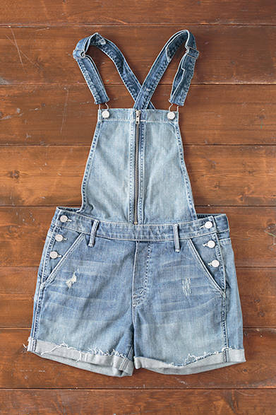 WOMENS｜フロントファスナーがアクセントになった、インパクトのあるサロペット。ストレッチ機能があり、着用感も快適に。「サロペット」2万8000円（マザー）<br />※税抜価格