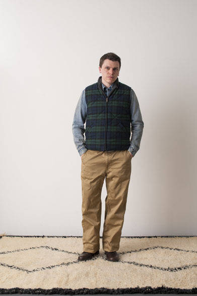 Quilting Vest 5万1840円、Used Denim Jacket 4万5360円、Wide Trousers 2万1600円、Oxford Shoes参考商品