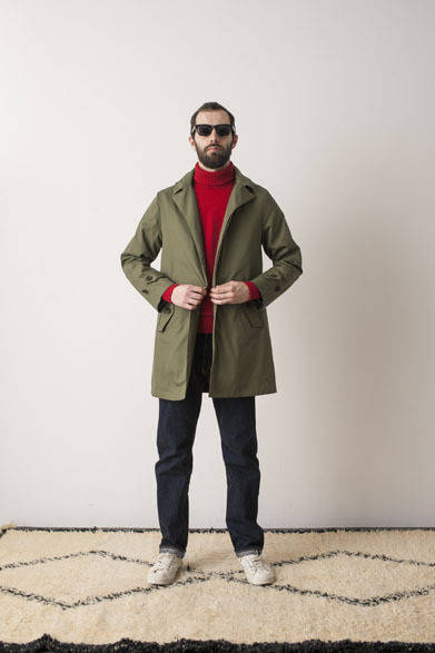 Hood Coat 5万9400円、Turtleneck Sweater 2万5920円、“Thea” Denim Jeans 2万7000円、Eye Wear collaborated with“BLANC..”参考商品