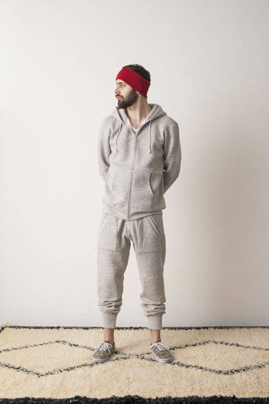 Zip Parker 2万8080円、V-Neck T 8640円、Sweat Pants 2万4840円、Knit Hair Band参考商品