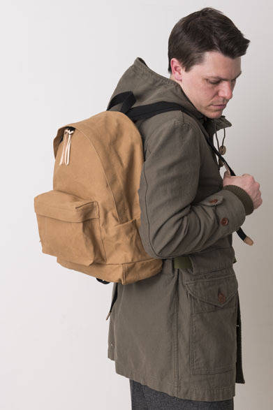 Military Parker 54000円、Slacks Pants 3万240円、Back Pack 2万4300円