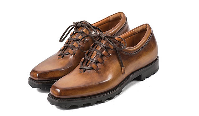 シューズ22万4000円（ベルルッティ）