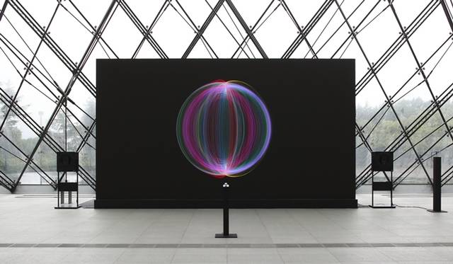 <strong>ART｜北海道の歩みをアートで振り返る『札幌国際芸術祭2014』</strong><br />坂本龍一＋真鍋大度センシング・ストリームズ ー 不可視、不可聴2014年photo:Keizo Kioku提供：創造都市さっぽろ・国際芸術祭実行委員会