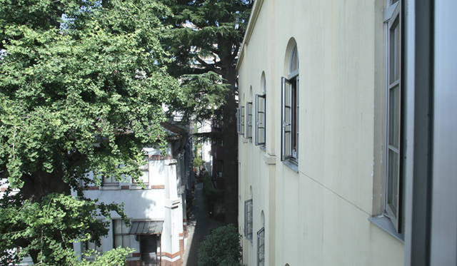 平成18年に分譲の集合住宅として生まれ変わった「求道学舎」