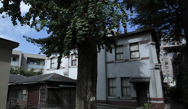 平成18年に分譲の集合住宅として生まれ変わった「求道学舎」