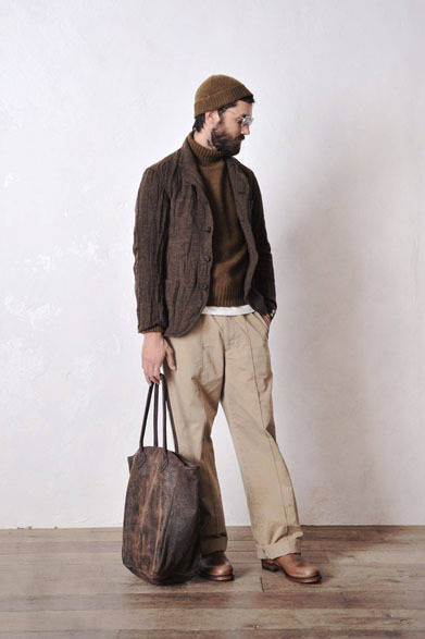 JACKET 6万6960円、KNIT 2万5920円、T-SHIRTS(3pack) 1万8360円、TROUSER 2万9808円、KNITCAP 1万1340円、EYEGLASSES 3万4560円、BAG 5万2920円、BOOTS 8万7480円