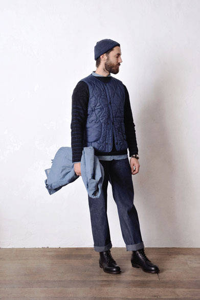 VEST 4万1040円、KNIT 2万5920円、SHIRTS 2万2680円、SHIRTS 3万6720円、TROUSER 3万0240円、KNITCAP 1万3824円BRACELET 6万6420円、BOOTS 8万7480円