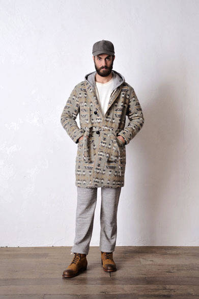 JACKET 6万5880円、SWEAT 2万6568円、UNDERSHIRTS 2万2680円、SWEATPANTS 2万2680円、CAP 1万0260円、BOOTS 8万7480円