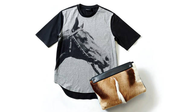 <strong>4階 「インターナショナルクリエーターズ」がリニューアルオープン</strong><br />グラフィックプリントTシャツ3万9960円 [阪急メンズ東京限定]、バッグ15万7680円 [阪急メンズ東京・大阪限定]（ともに3.1 PHILLIP LIM）