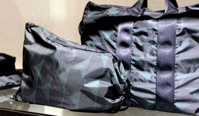 <strong>4階 「インターナショナルクリエーターズ」がリニューアルオープン</strong><br />スニーカーカバー1万800円 [阪急メンズ東京限定]（MARNI）