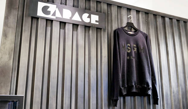 <strong>4階 「インターナショナルクリエーターズ」がリニューアルオープン</strong><br />トレーナー2万7000円（MSGM／ガラージュ D.エディット）