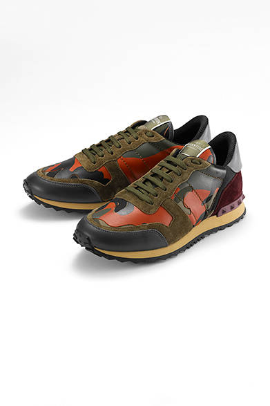 スニーカー8万6400円（ヴァレンティノ ガラヴァーニ）