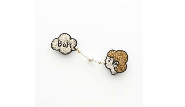 <strong>PASS THE BATON｜1点物の真珠を用いた新作ジュエリーの展示販売会</strong>　Moko Kobayashi ボンボンガール（ピンブローチ）　4万2000円（税抜）