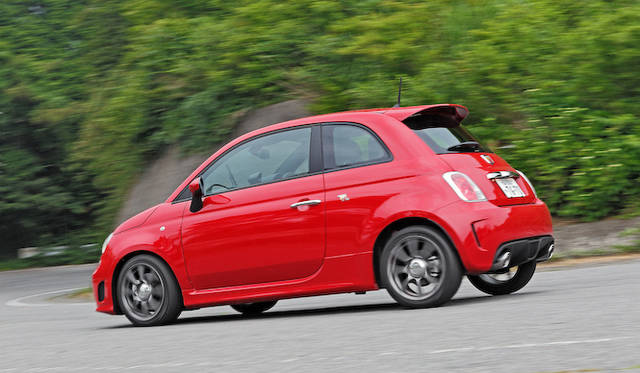 <strong>Abarth 500｜アバルト 500（5段MT）</strong><Br / >エアコンはマニュアル式