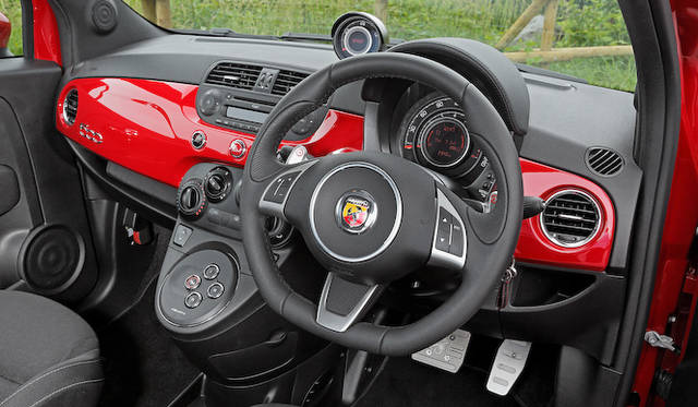 <strong>Abarth 500｜アバルト 500（5段MT）</strong><Br / >