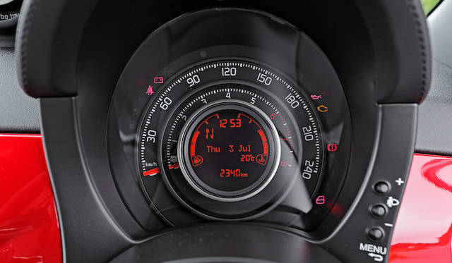 <strong>Abarth 500｜アバルト 500（5段MT）</strong><Br / >
