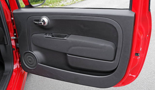 <strong>Abarth 500｜アバルト 500（5段MT）</strong><Br / >