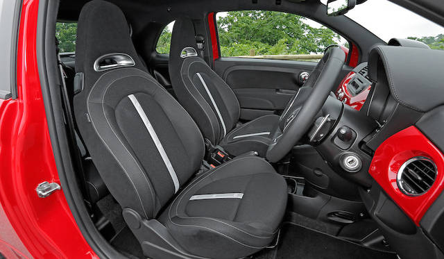 <strong>Abarth 500｜アバルト 500（5段MT）</strong><Br / >