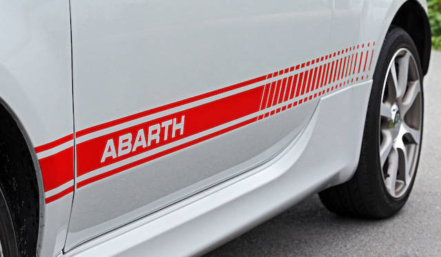 <strong>Abarth 500｜アバルト 500（5段MT）</strong><Br / >